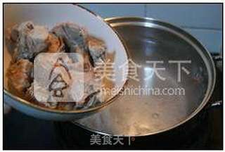 腔骨莲藕汤的做法步骤:4