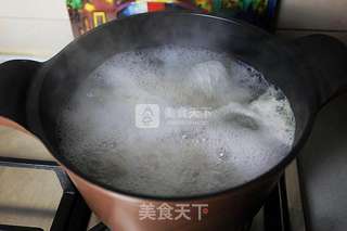 琥珀当归猪脚冻的做法步骤:2