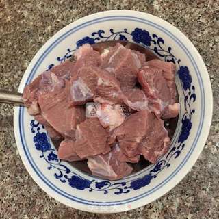 牛肉炖土豆的做法步骤：1