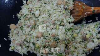 牛油果炒饭的做法步骤:7