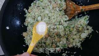 牛油果炒饭的做法步骤:8