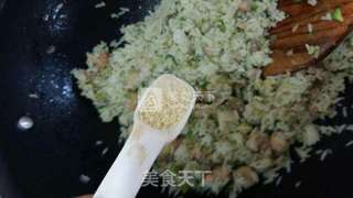 牛油果炒饭的做法步骤:9