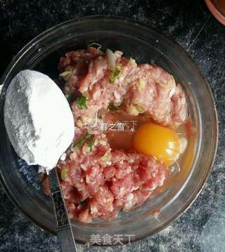 酱汁面筋包肉的做法步骤:2