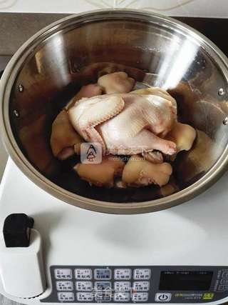 如意蹄炖鸡的做法步骤:4