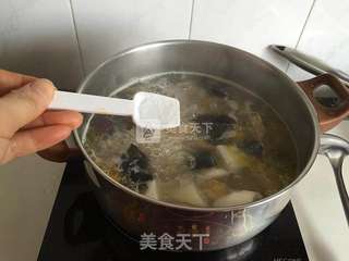 栗子山药鸡汤的做法步骤:8