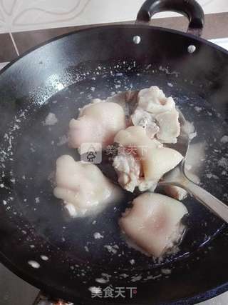 如意蹄炖鸡的做法步骤:3