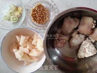 莲藕炖猪手的做法步骤:3