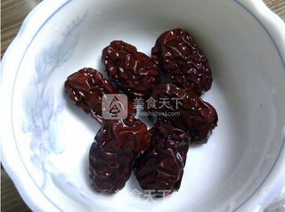 银耳莲子羹的做法步骤:3