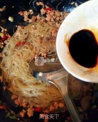 香菇肉末炒粉丝的做法步骤:6