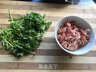 金针菇肥牛汤的做法步骤:2