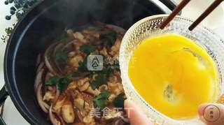 日式亲子盖饭一厨作铸铁锅版的做法步骤:4