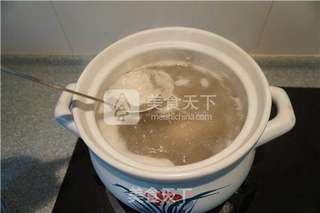 猪蹄黄豆莲藕山药煲的做法步骤:5