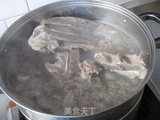 当归上汤浸羊肉片的做法步骤:2