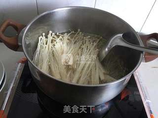 金针菇肥牛汤的做法步骤:4