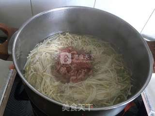 金针菇肥牛汤的做法步骤:5