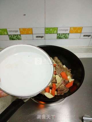 胡萝卜土豆炖腊鸭的做法步骤:5