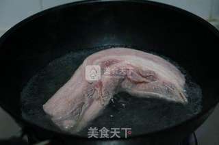 蒜泥白切肉的做法步骤：2