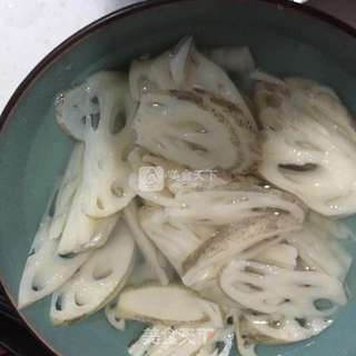五花肉炒藕片的做法步骤:3