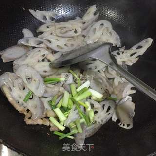 五花肉炒藕片的做法步骤:8