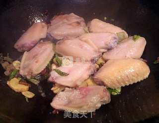 红烧鸡翅炖蛋的做法步骤:11