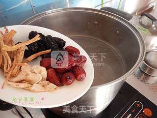 大骨汤火锅的做法步骤:5