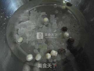 桃胶雪莲子糖水的做法步骤：5