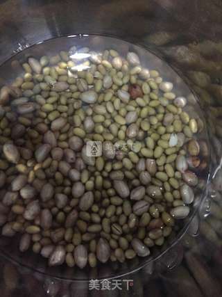黄豆花生小米糊的做法步骤:2