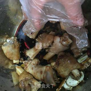 酱羊蹄的做法步骤:7