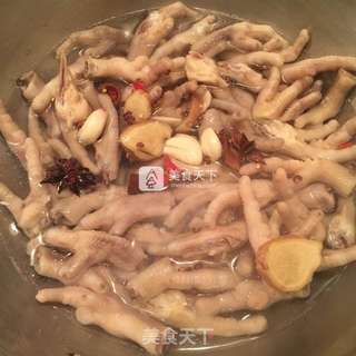 泡椒凤爪的做法步骤:3