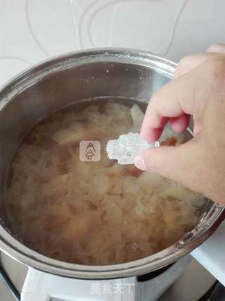 桃胶银耳雪梨羹的做法步骤:6