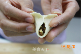 红糖花生三角包的做法步骤:8