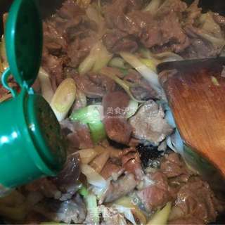 大葱爆羊肉的做法步骤:11