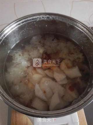 桃胶银耳雪梨羹的做法步骤:5