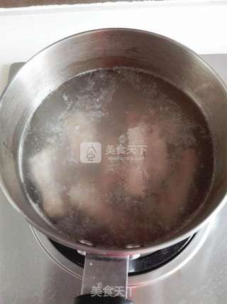 莲藕排骨汤的做法步骤:3