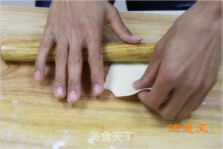 红糖花生三角包的做法步骤:6