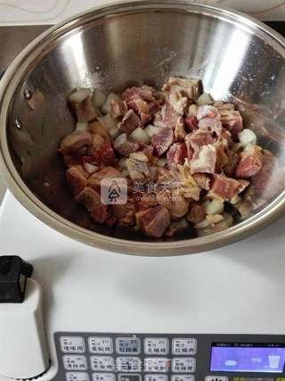 红酒炖牛肉的做法步骤:4