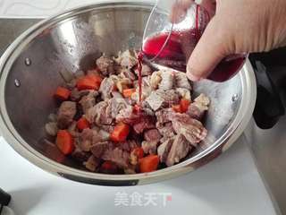 红酒炖牛肉的做法步骤：5