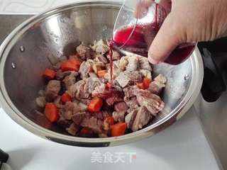 红酒炖牛肉的做法步骤:5