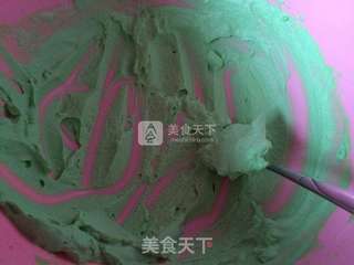 圣诞树纸杯蛋糕的做法步骤:9