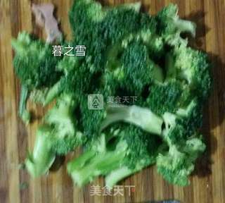 西蓝花培根炒饭的做法步骤:4