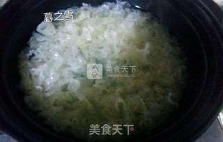 荸荠银耳汤的做法步骤：2