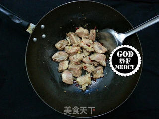 百吃不厌的家常味=寒冷冬季的绝佳美味干锅蒜香排骨的做法步骤:3
