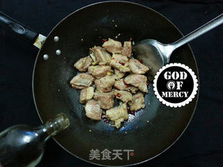 百吃不厌的家常味=寒冷冬季的绝佳美味干锅蒜香排骨的做法步骤:4