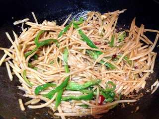 土豆丝卷饼的做法步骤:9