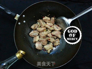 百吃不厌的家常味=寒冷冬季的绝佳美味干锅蒜香排骨的做法步骤:5