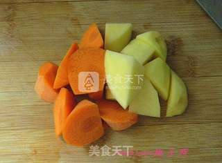 酱烧土豆牛肉的做法步骤:2