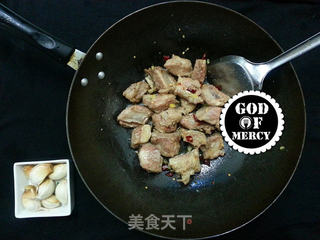百吃不厌的家常味=寒冷冬季的绝佳美味干锅蒜香排骨的做法步骤:7