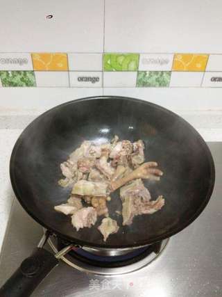 芹菜炒腊鸡的做法步骤:3