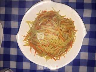 双色土豆丝的做法步骤:9