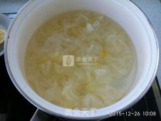 冰糖银耳炖雪梨的做法步骤:4